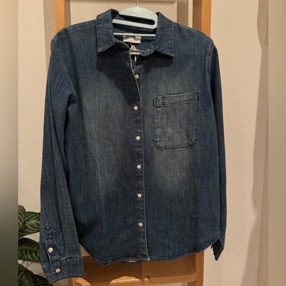 Universal Thread Tops - 🆕 Universal Thread Dark Blue Denim Button Top or Lightweight shirt jacket